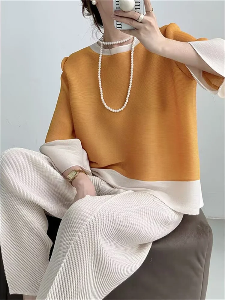 Nueva ropa de mujer Miyake plisada de verano Color a juego suelta cubierta delgada camiseta de carne femenina Senior linterna manga top camiseta