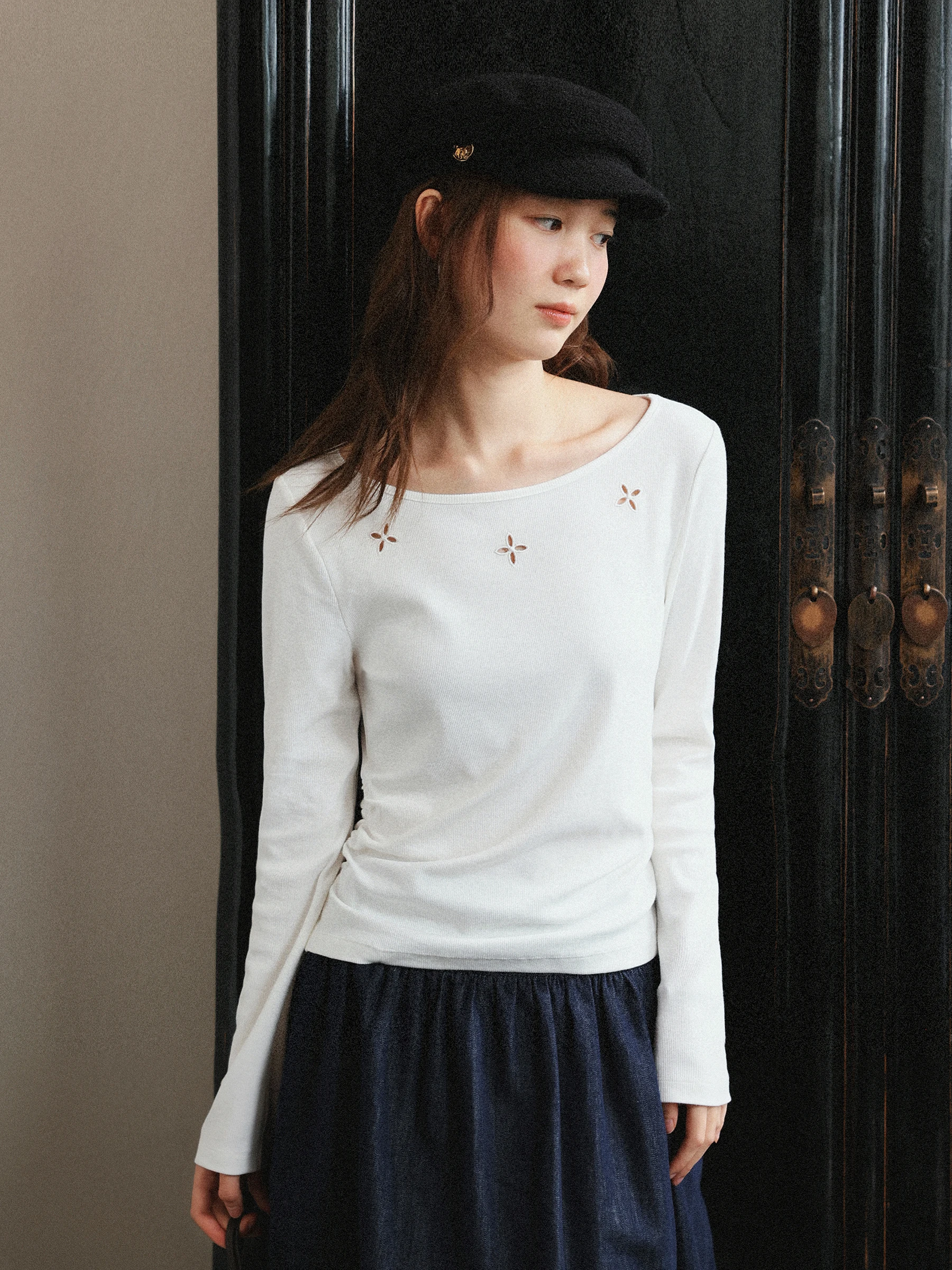 MUNNS RUIXI Vintage Hollow out Floral Knitwear Slimming One Shoulder Long Sleeve Base Shirt Ladies Fashion Autumn Wear