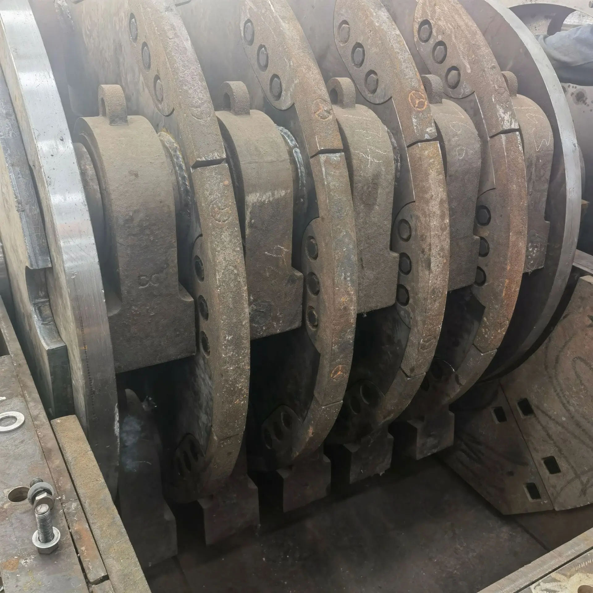 Kruszarka z manganowej stali z dużą głowicą do kruszenia kamienia węglowego, ciężki młotowy kruszarka