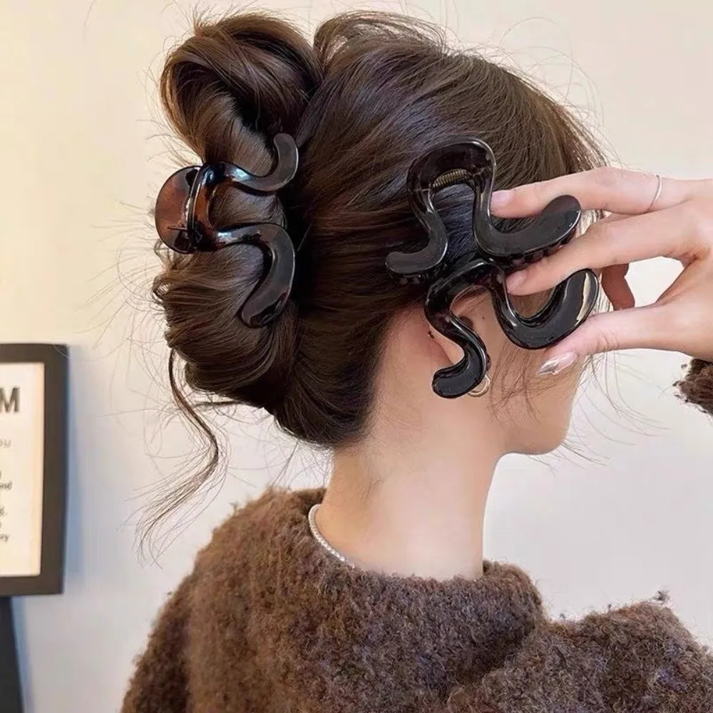 

New Casual Acrylic Hair Claw Large Lightweight Shark Clip Irregular Shape Matte Finish Ponytail Clip Back Head