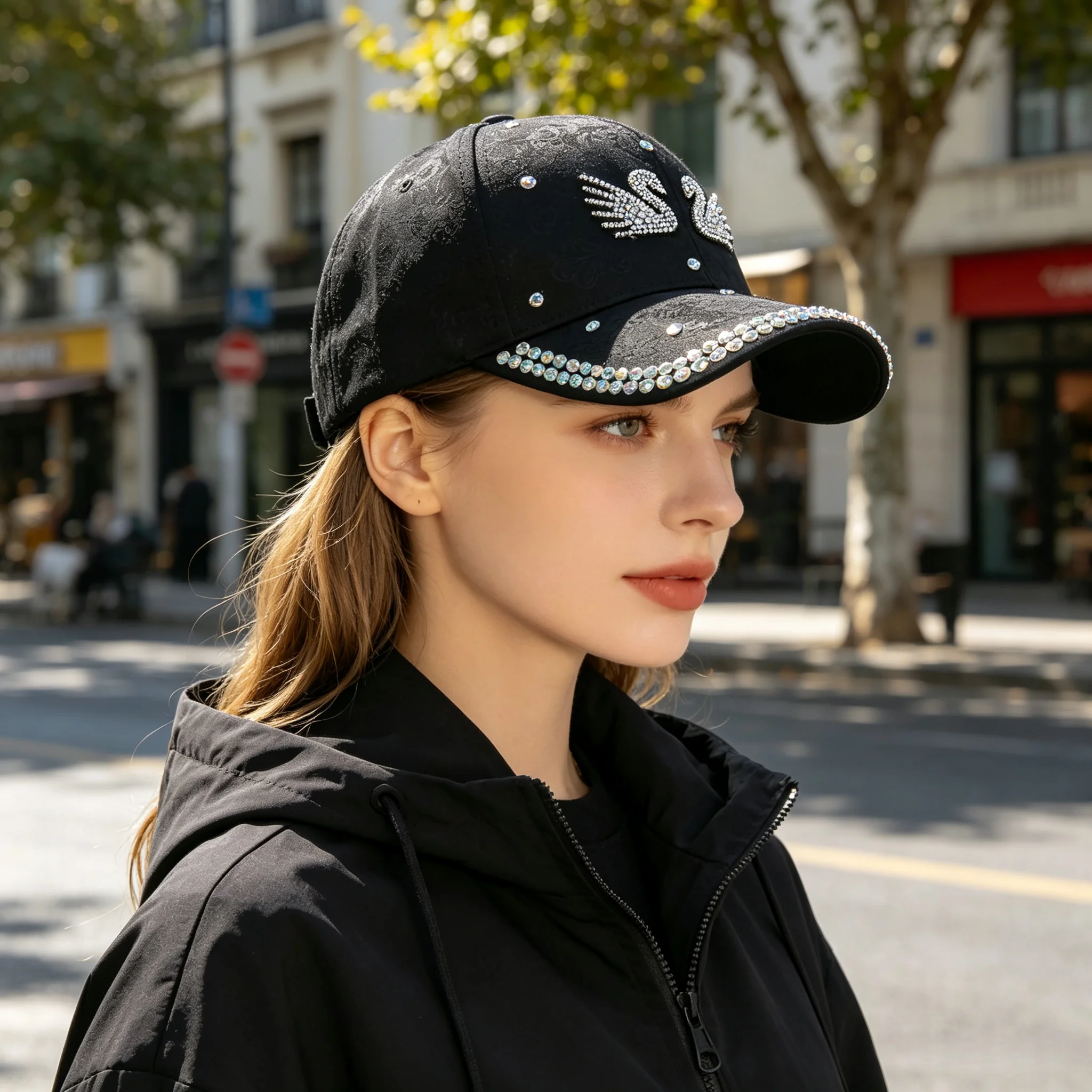Rhinestone Double Swan Baseball Cap for Women, Jacquard Pattern with Rhinestones, Curved Brim, Light Luxury and Stylish Sun Protection, Versatile for All Seasons, Makes Face Look Smaller, Suitable for Shopping and Outings, Daily Commute Sun Hat, Available in Three Colors