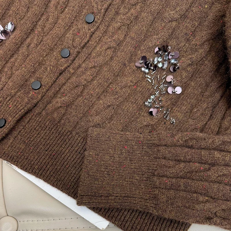 Wysokiej jakości damskie komplety dwuczęściowe ze spódnicą do połowy łydki i dziergany sweter z kardiganem zdobionym koralikami, styl retro i luksusowy 251107122