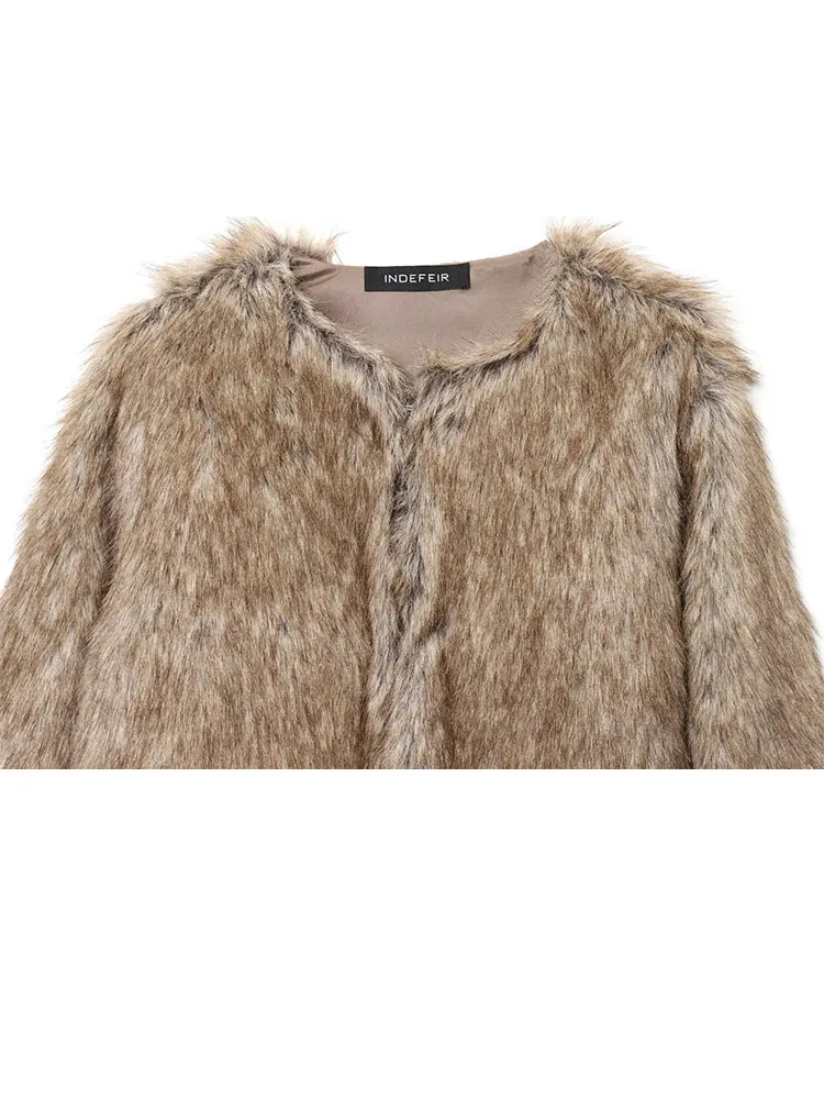 HH امرأة أزياء الشتاء جولة الرقبة طويلة الأكمام المخفية مشبك فو الفراء تأثير سترة قصيرة الإناث الشارع نمط معطف غير رسمي