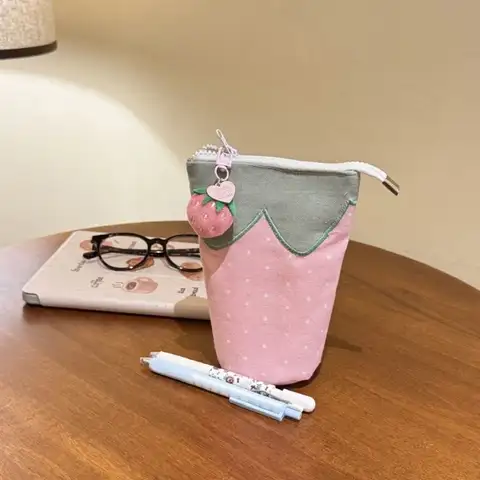 Ny jordgubbspenna cylindrisk stående hopfällbar pennhållare stor kapacitet presentpennfodral studenttillbehör 10 best sales jordgubbspenna - №1