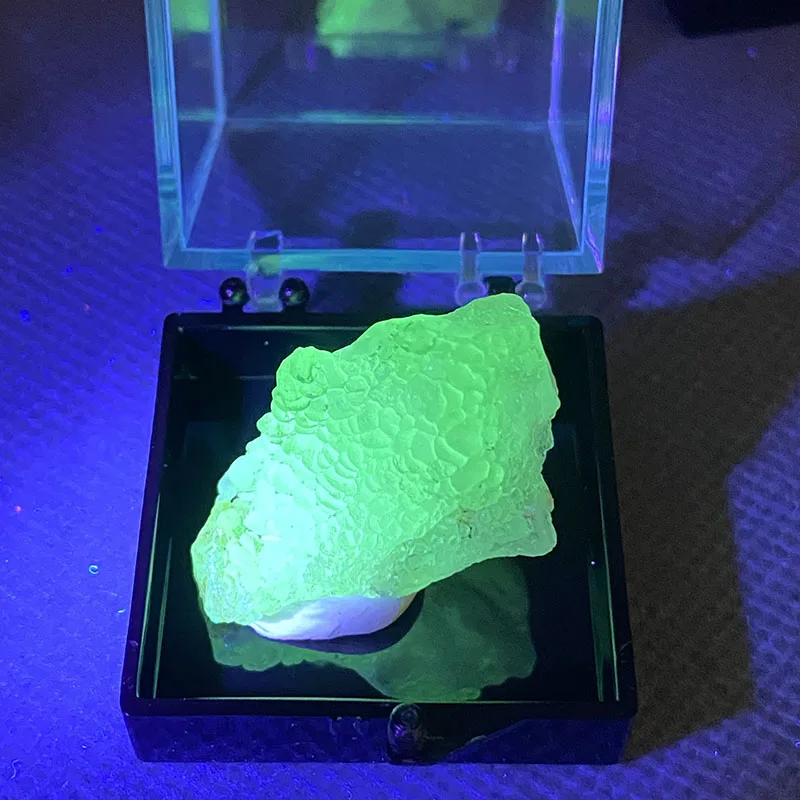 100% natural Mexico  Fluorescence Hyalite (Glass Opal) mineral specimen quartz + Box size:35*35*35mm