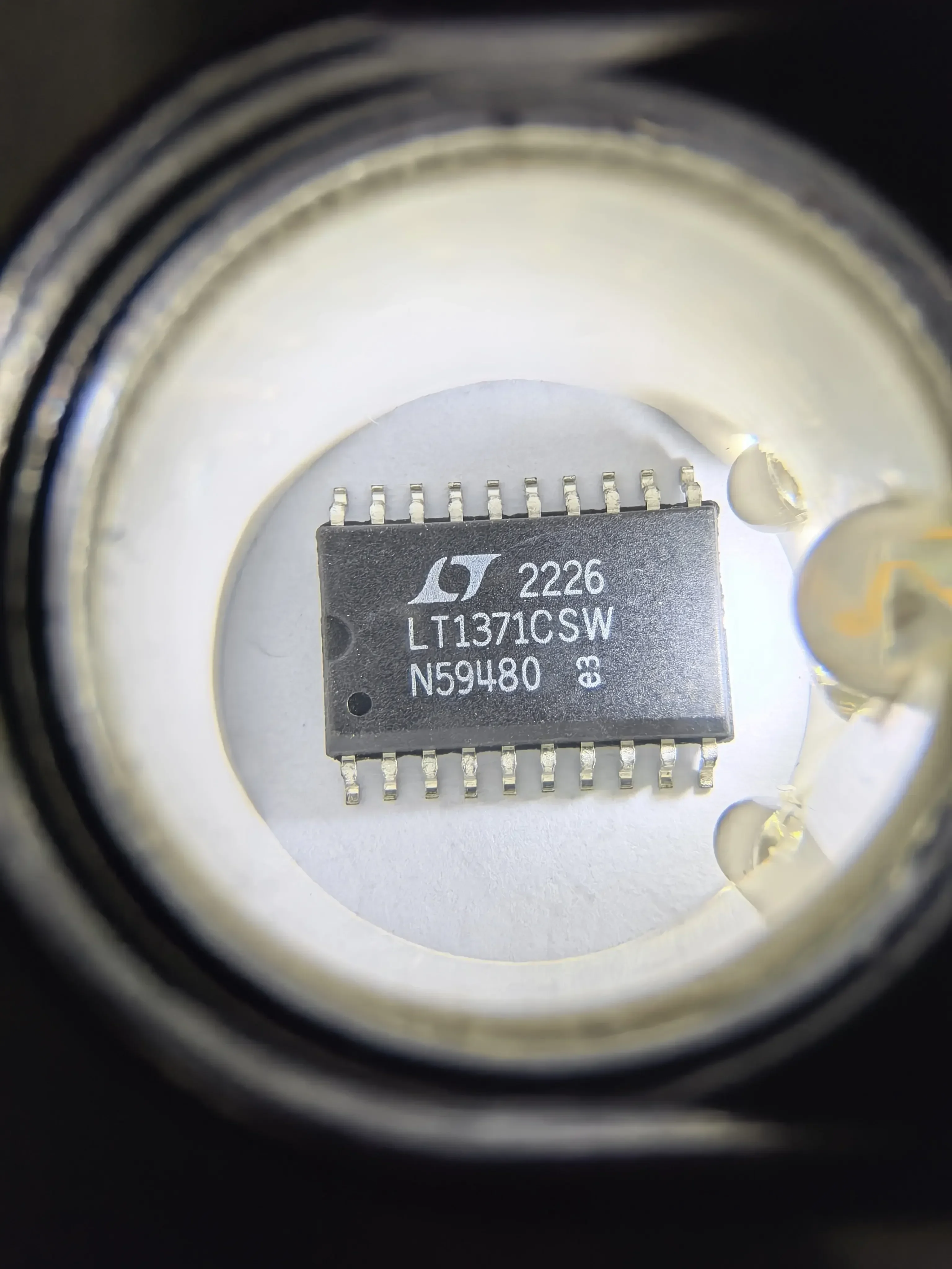 LT1371CSW LT1371HVCSW LT1371HVISW LT1371ISW LT1371 - 500kHz High Efficiency 3A Switching Regulator