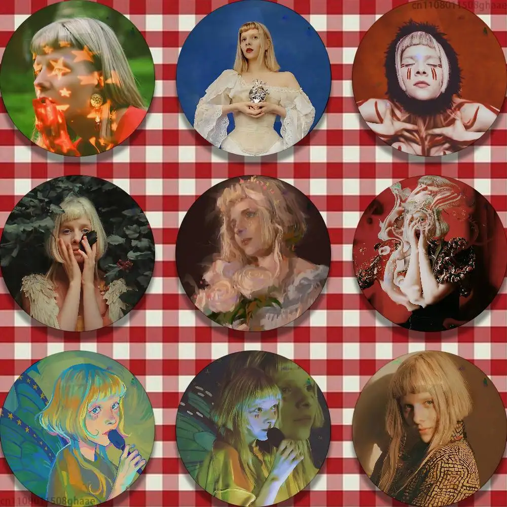 Broches Aurora Aksnes Singer Pins de 58 mm, Lindos Broches de Dibujos Animados Hechos a Mano para Mochilas, Accesorios, Joyería y Regalos