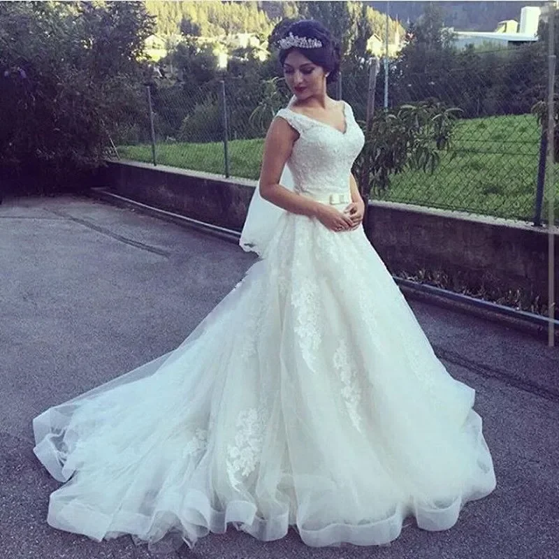 Customized Vintgae V Neck Sleeves A-Line Lace Appliques Wedding Dresses Sweep Train Plus Size Bridal Gown Custom Made