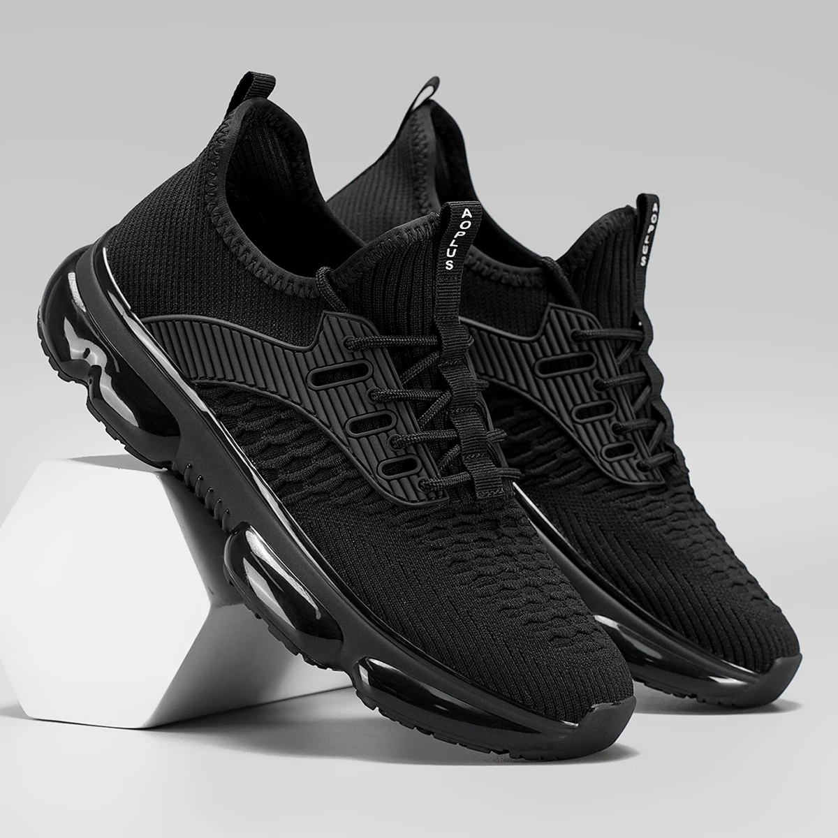 

Мужская спортивная повседневная обувь, новый летний стиль, модные и удобные кроссовки из трикотажной сетки, удобный и дышащий верх однотонного цвета с перфорацией, повседневная обувь для мужчин, на шнуровке, удобные с регулируемой эластичностью, универсал