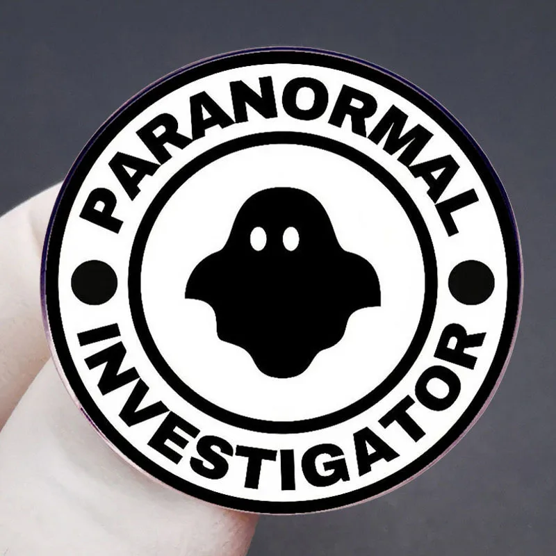 

Ghost Investigator Brooch Funny Humor Horror Halloween Enamel Pin Hat Backpack Lapel Badge Festival Decorations Jewelry