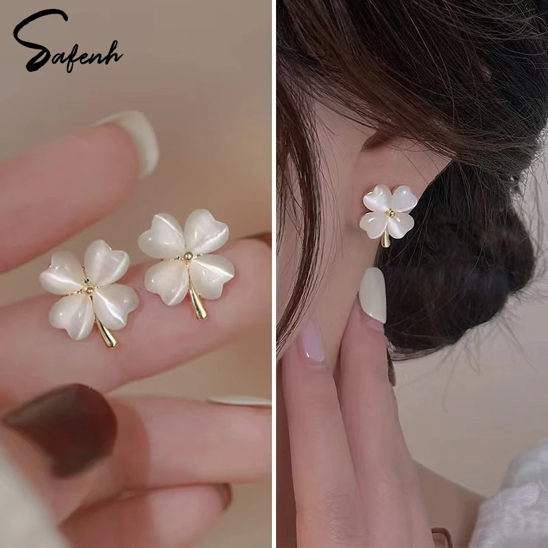 1Pcs Fashion Elegant Luxurious Four Leaf Clover Opal Stud Earrings For Women White Green Colour Earring Party Jewelry Gift