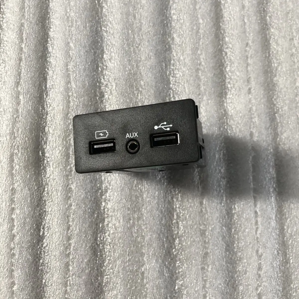 Media Interface Module Compatible with Borgward BX7/BX5 (Pre-wired Ports: USB, AUX, Digital Audio Interface)