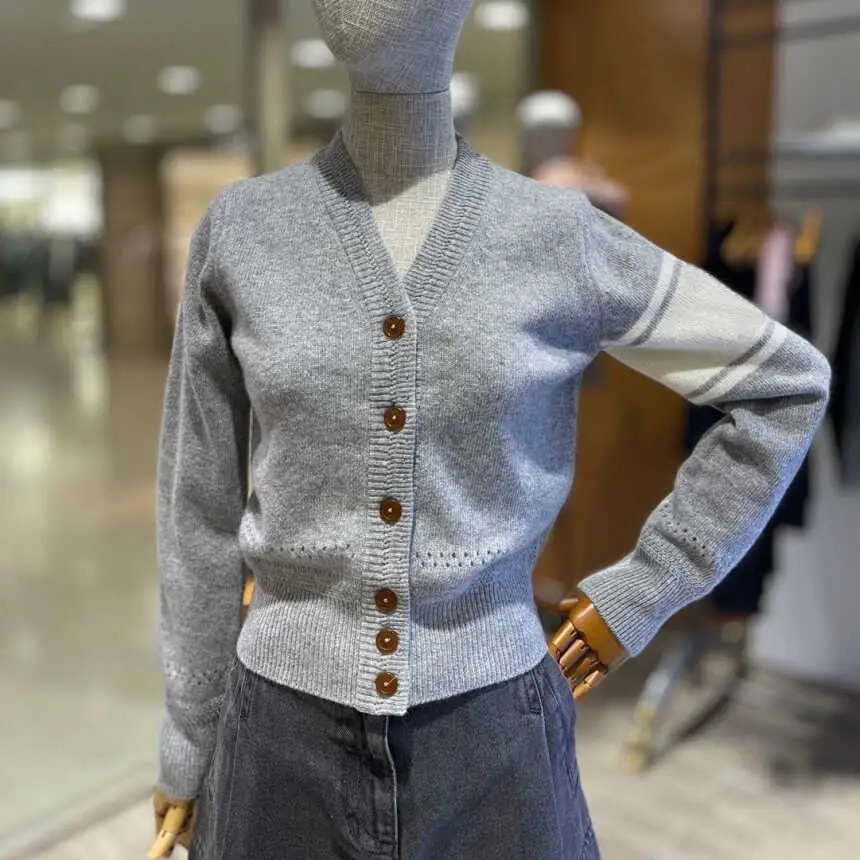 

Spring New V-Ne Single Button Splicing Color Knitted Embroidery Commute Warm Sweater Coat Casual Loose Fit Long Sve