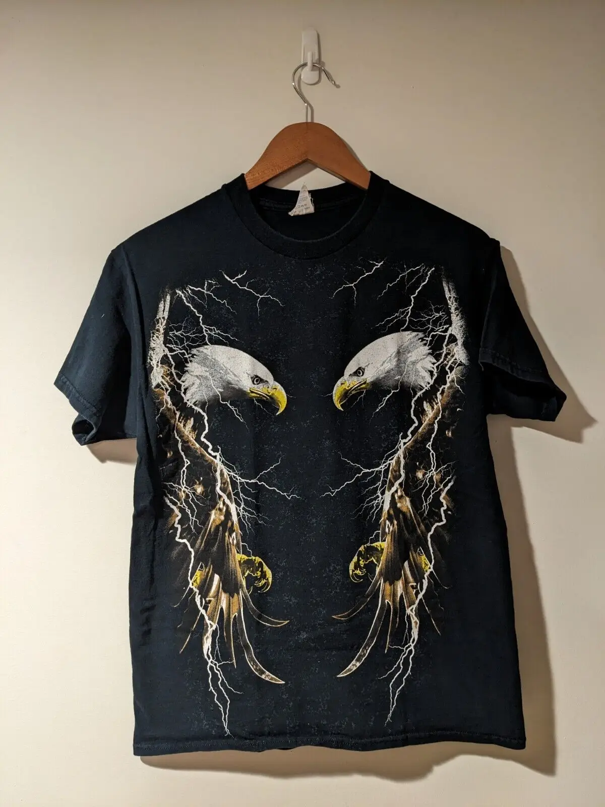 

Vintage Y2K Eagle Lightning Animal Nature Black Medium T-Shirt