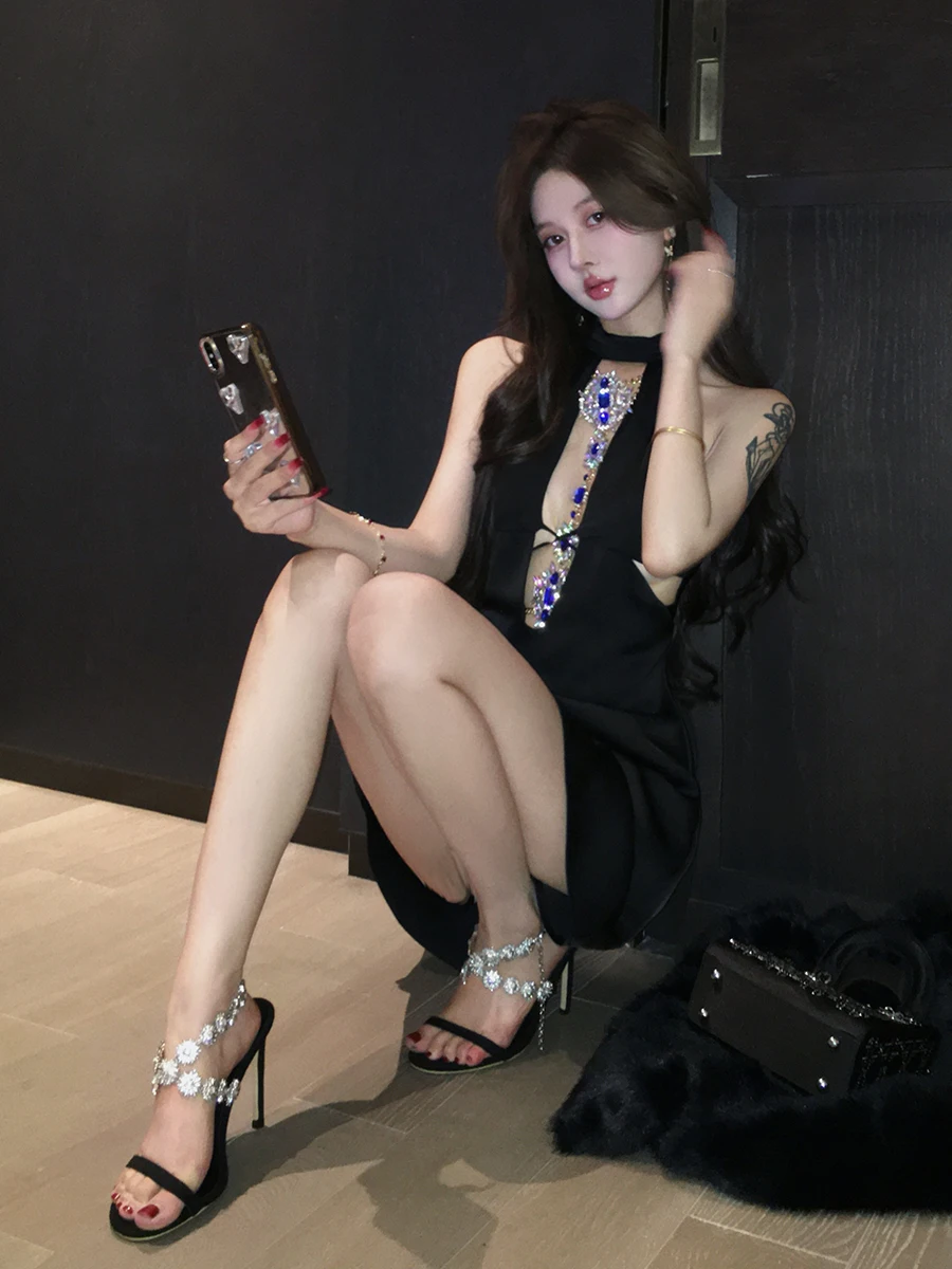 RORORIRI-vestido negro con cadena de diamantes de imitación para mujer, minivestido sin mangas con hombros descubiertos y cinta recortada, ropa de fiesta de noche Retro