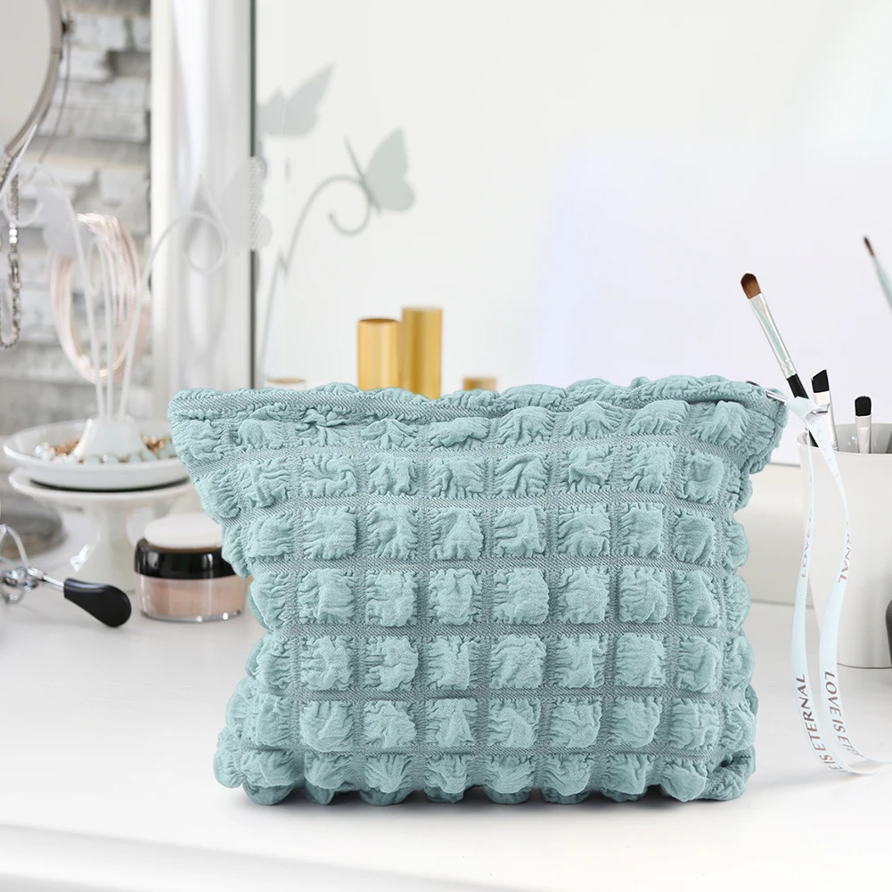 

3Pcs Puffer Makeup Pouch Solid Color Travel Toiletry Bag Large Capacity Makeup Organizer Bag Lightweight Makeup Storage Clutch