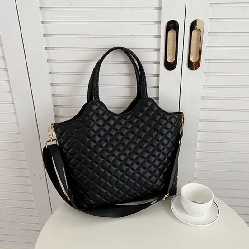 Tote Bags New Women Fashion Shoulder Bags Black Diamond Lattice Soft High Capacity Leisure Versatile Lady Trend Crossbody Bags