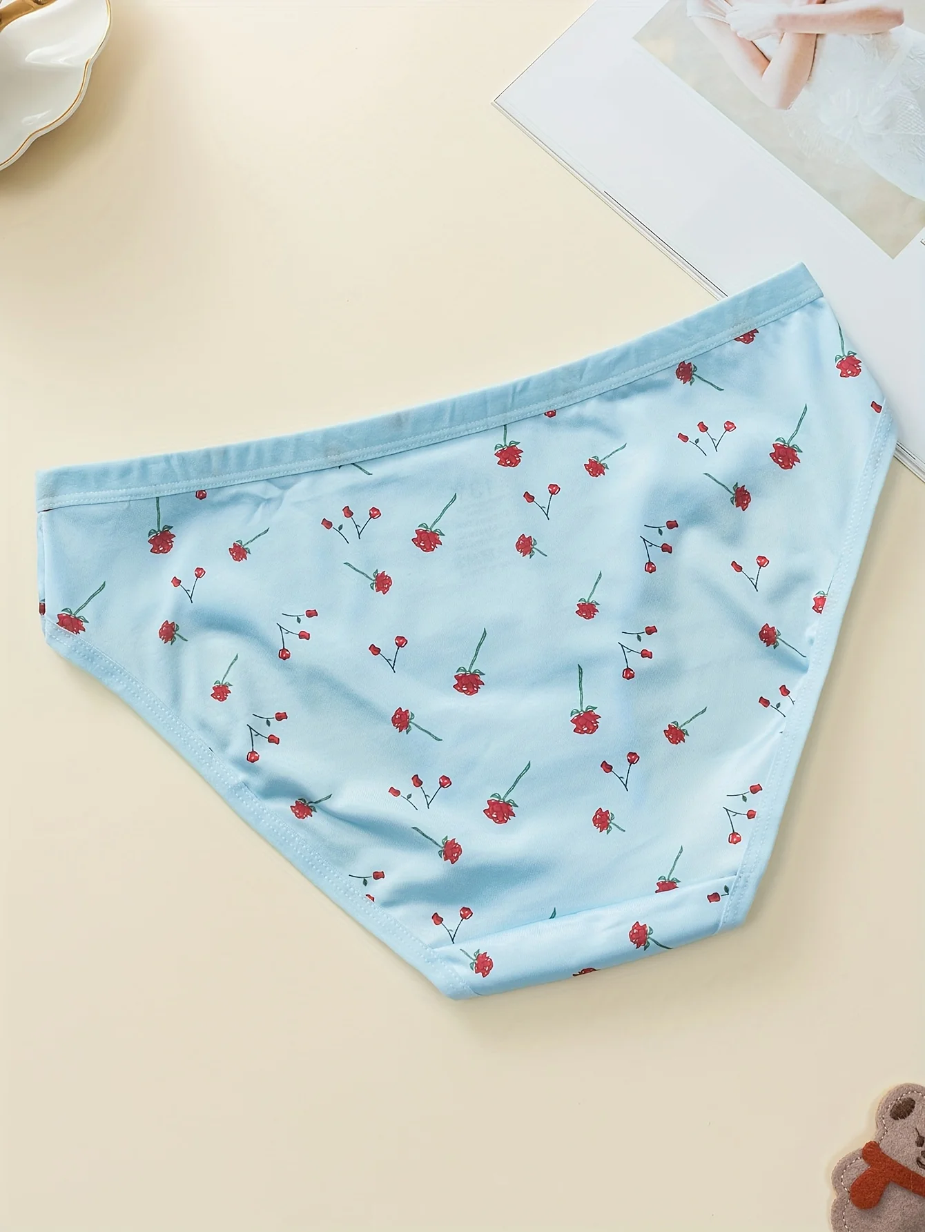 Três conjuntos de roupas íntimas femininas frescas e delicadas com estampa de rosas, roupas íntimas triangulares para meninas e meninas