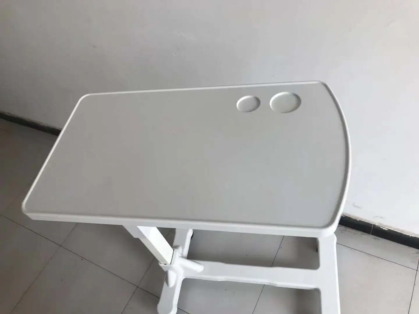 الشركات المصنعة رخيصة عالية الجودة طاولة متنقلة طبية مع عجلات طاولة السرير يمكن رفع مستشفى التمريض المنزل طاولة وجبة السرير #4