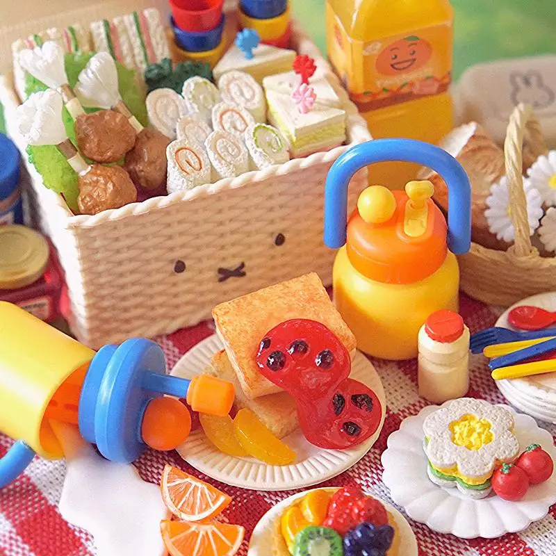 

1 шт., масштаб 1/6, мини-бутылка для воды, модель чашки, новый миниатюрный кукольный домик, имитация чайника или чашки, модель куклы, аксессуары, игрушка для девочки