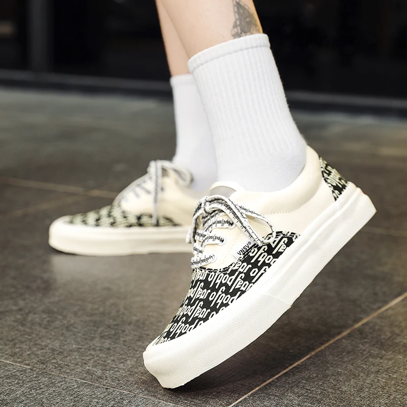 Fashion Women Canvas Shoes Trend Korean Style Casual Sneakers Men Comfortable Walking Sneakers Low Top Round Toe Vulcanize Shoes