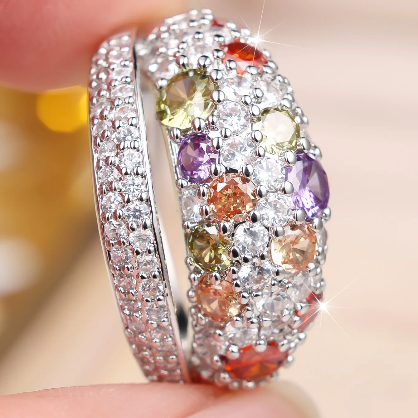 Pequeño anillo con diseño geométrico, piedra de circonita de colores del arcoíris, estilo vintage, color plateado, joya para bodas, para mujer.