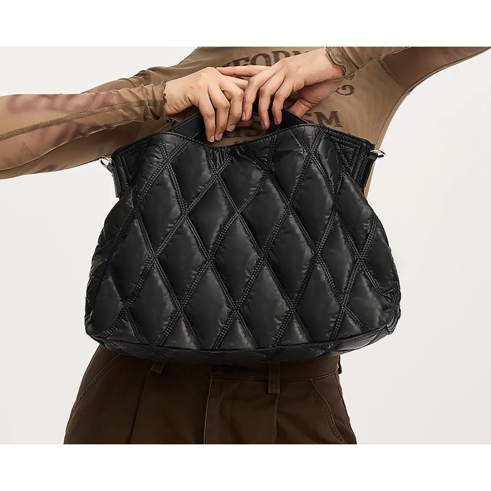 Fashion Diamond Space Cotton Handheld Women's Bag New Down Messenger Filled Texture Unique Fashion Simple Tote Simple Solid