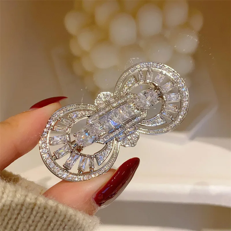 CC Exquisite Brooches White Zirconia Sweater Pins Coat Brooch 100% Handmade Luxury Cardigan Shawl Buckles Jewelry Charm B127