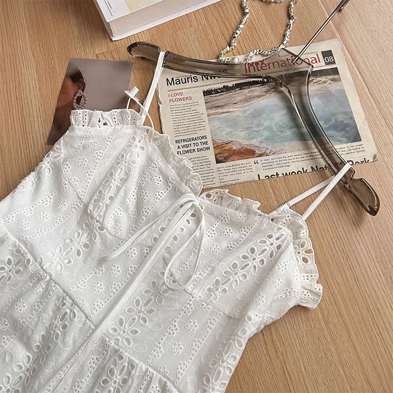 女性の夏のノースリーブホワイトレースドレス韓国スタイル甘いフリルボヘミアンホリデーショートミニドレスエレガントなレディーススリップドレス