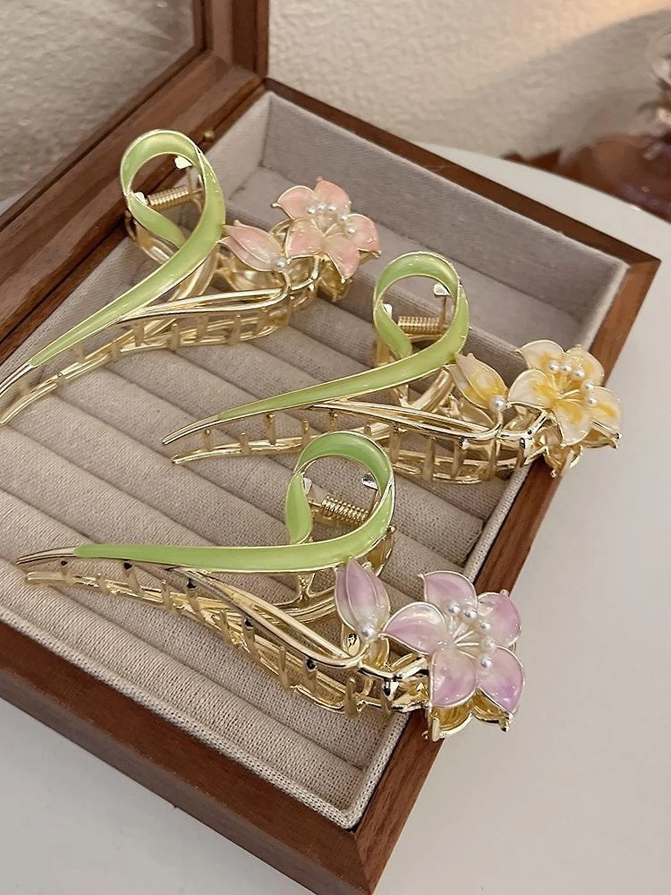 1 pince à cheveux en forme de bouquet dégradé, un accessoire pour cheveux mignon, léger et élégant. Un accessoire simple adapté aux cheveux épais.