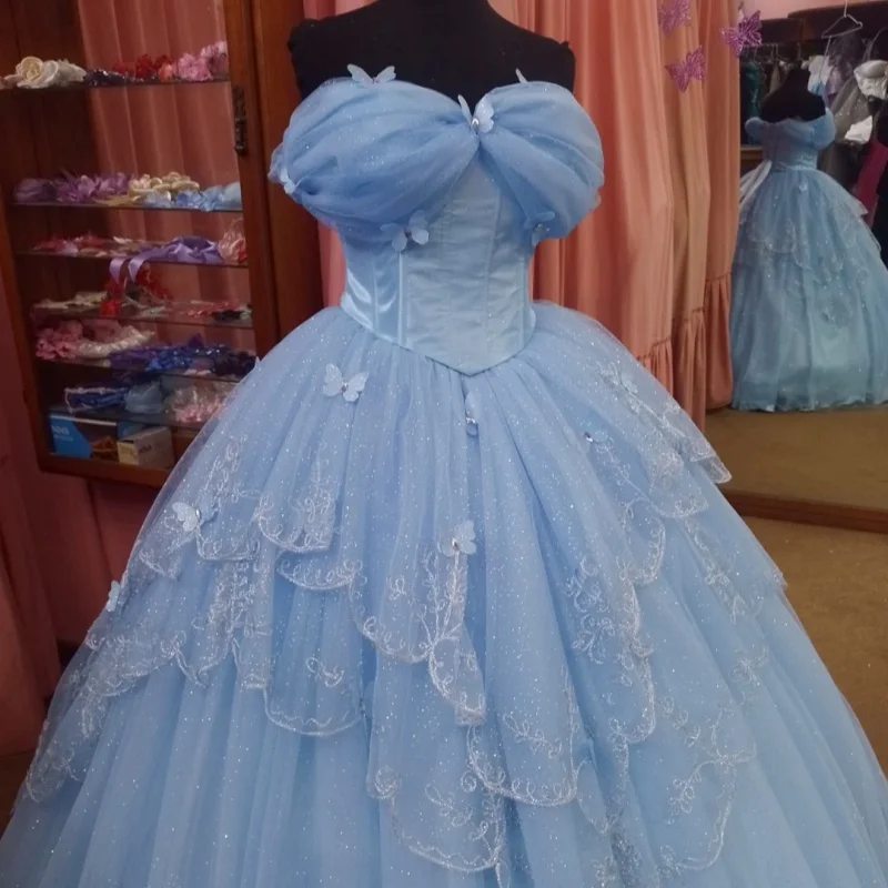 Op maat gemaakte aquablauwe Quinceanera-jurken Uit de schouder vlinderapplique Lange staart Kanten vlinder Vestido 15 Quinceanera