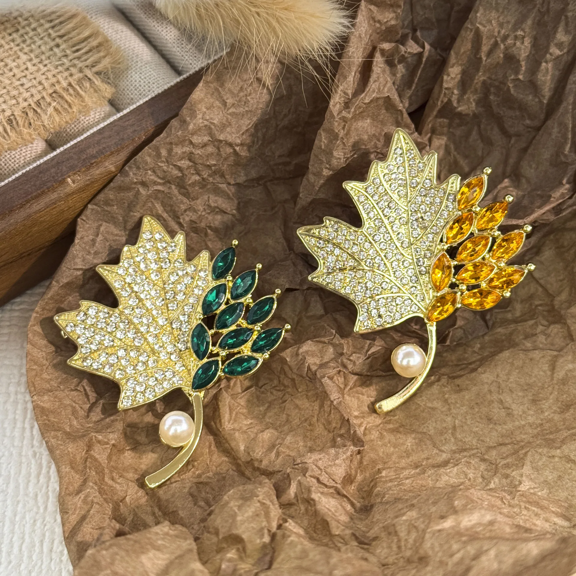 Chic Simple Zircon Maple Leaf Plant Pearl Brooches For Women Fashion Rhinestone Corsage Pin Jewelry Suit Decoration Gift Party
