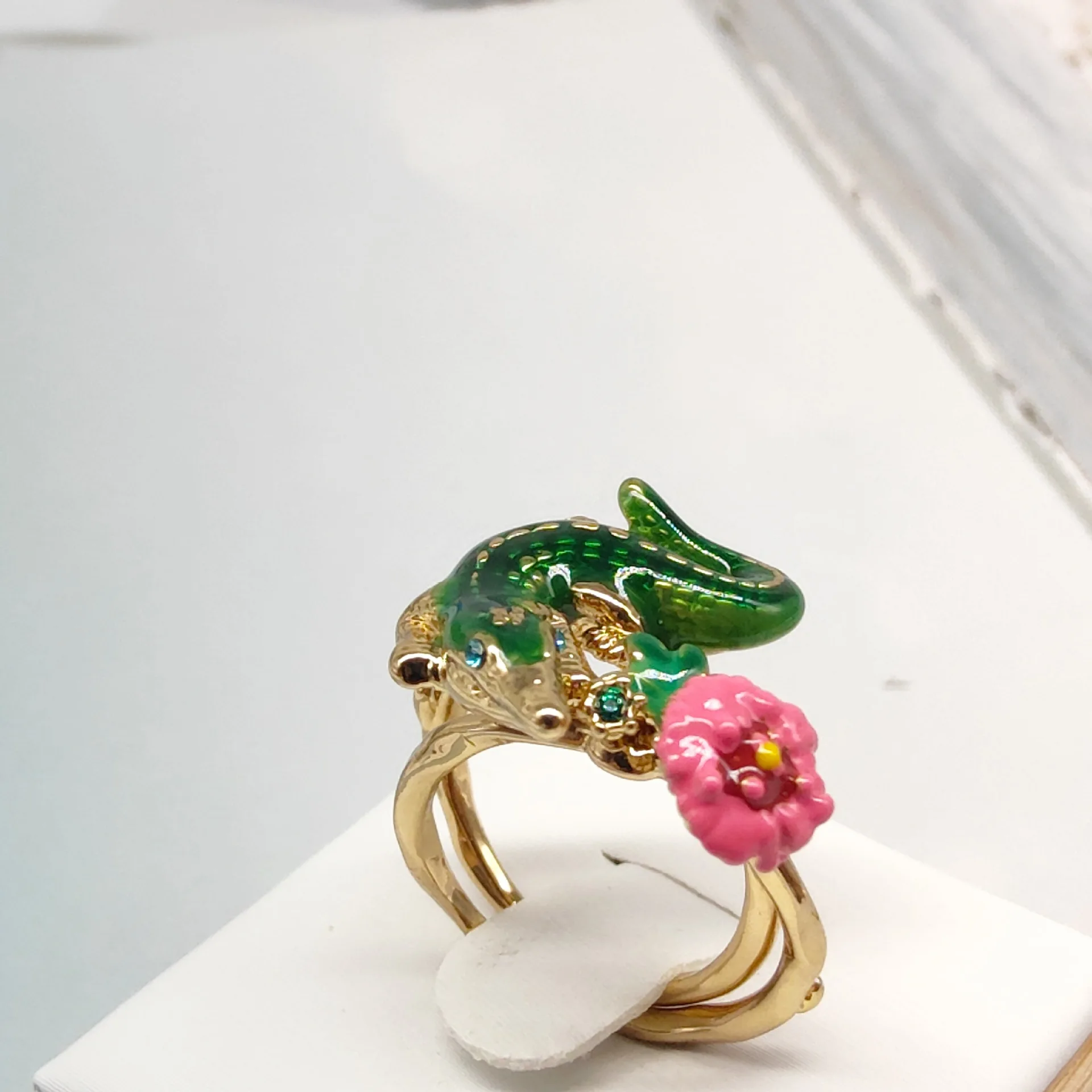 

French niche flower Crocodile ring Light luxury 2 Wear crocodile ring