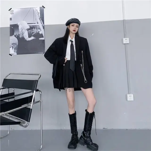 سترة بدلة سوداء بسلسلة عصرية كورية من Insozkdg للنساء ربيع جديد فاخر فضفاض غير رسمي بكتف مبطن سترات نسائية