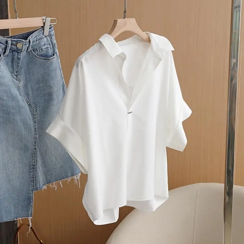 

Loose Fit V-Ne ort Sve Men's irt Batwing Sve White Summer New Sle Casual Wear Durable Youth Faion Basic irt