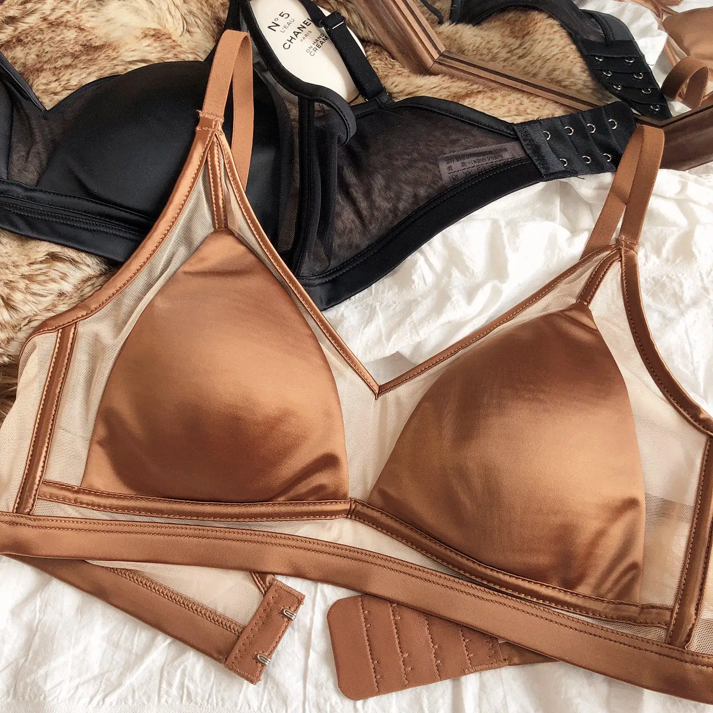 French Silk Fabric Underwear Women Triangular Thin Cup Bra Sexy Lace V-neck Intimates Wire Free Comfort Lingerie Push Up Bras