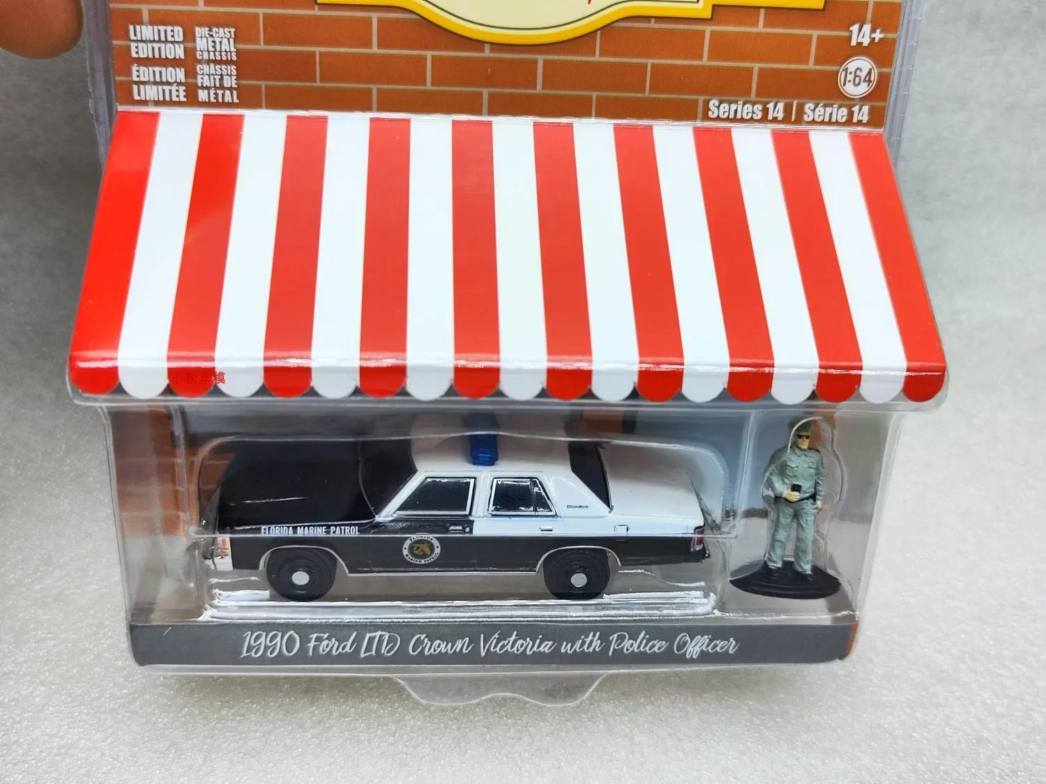 1:64 1990 Ford LTD Crown Victoria With Police Diecast Metal Alloy Model Car Toys For Gift Collection W1270