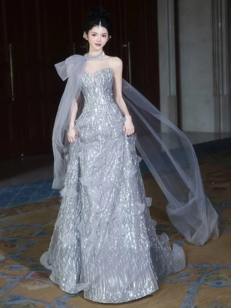 

A new niche and light luxury birthday dress for the host of graduation performance