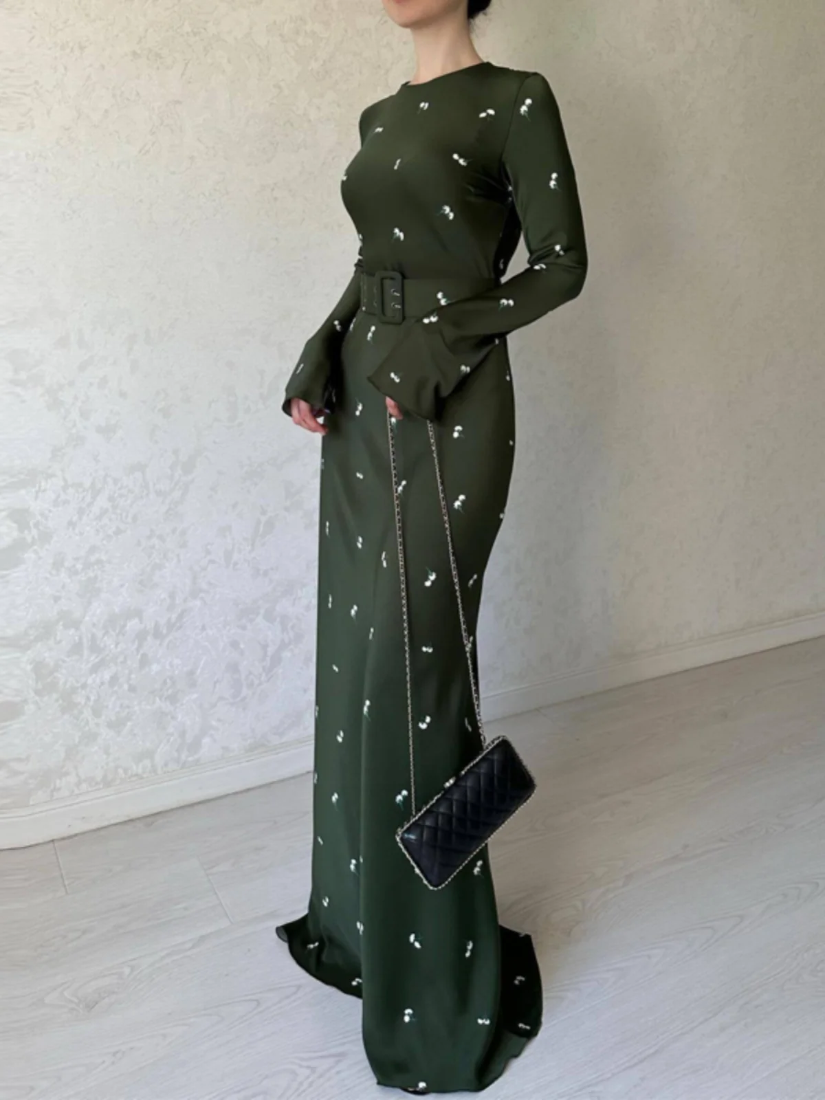 เสื้อผ้าผู้หญิง แบรนด์ Ele Autumn ลายพิมพ์แฟชั่น แขนยาว ทรงเข้ารูป ดีไซน์เรียบหรู คุณภาพพรีเมียม