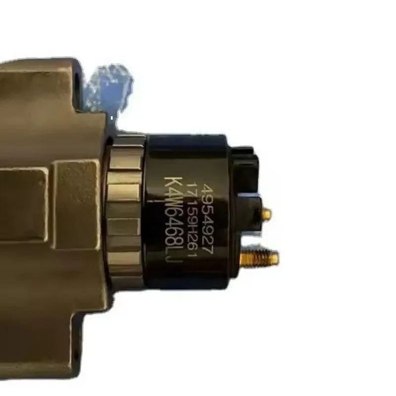 Dongfeng ISL9.5 ISL8.9 ISC8.3 Engine Parts Injector Assembly 4954927