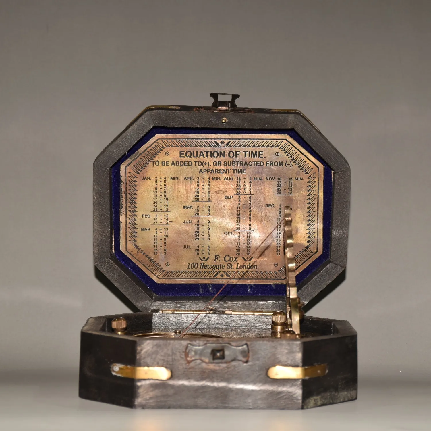 boussole-en-bois-avec-bande-de-cuivre-pur-nepalais-decoration-de-maison-petit-ornement-de-boussole