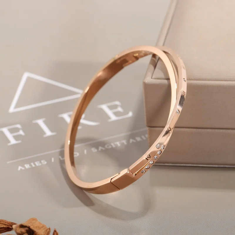 1 Piece Stainless Steel Rose Gold Plated Bracelet with Roman Numerals and Rhinestones, Featuring Interwoven Double Rings and a Clasp, Simple and Elegant Design Suitable for Suits, Dresses, and Work Attire, High-End Wrist Accessory for Daily Wear, Parties, and Dates