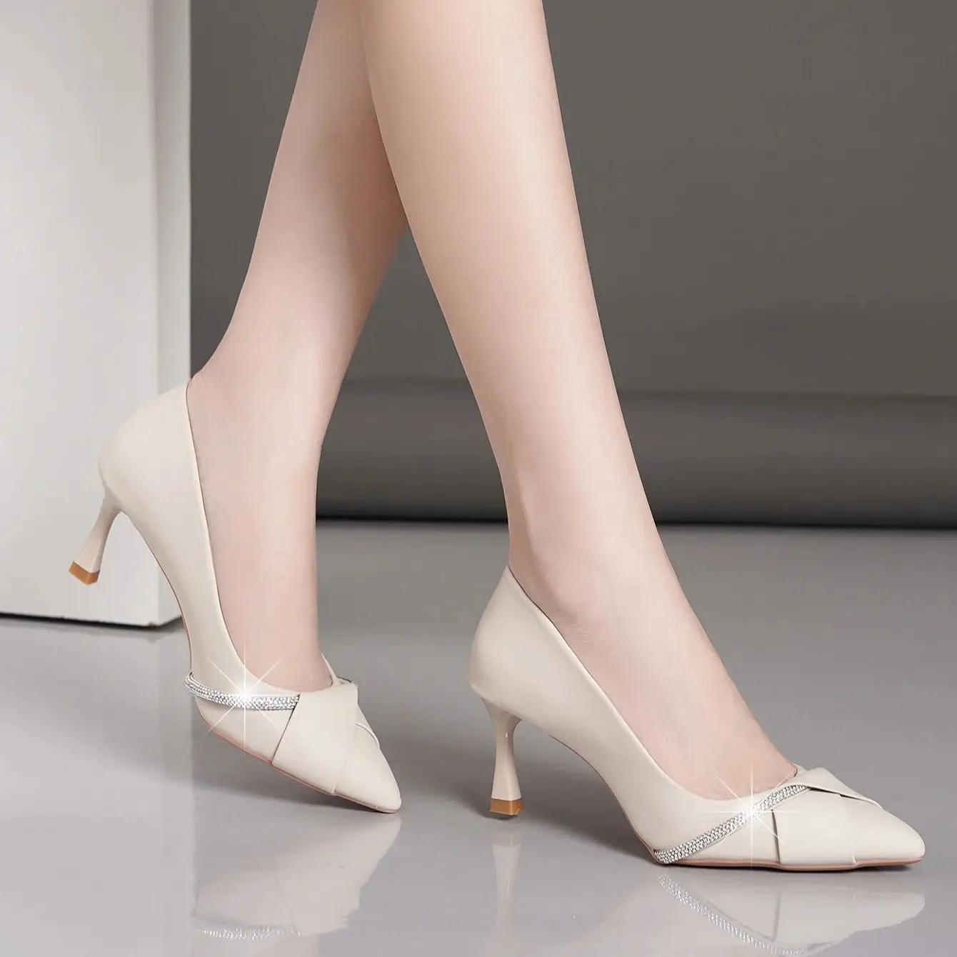 Pointy Fashion Rhinestone casual high-heeled casual work shoes