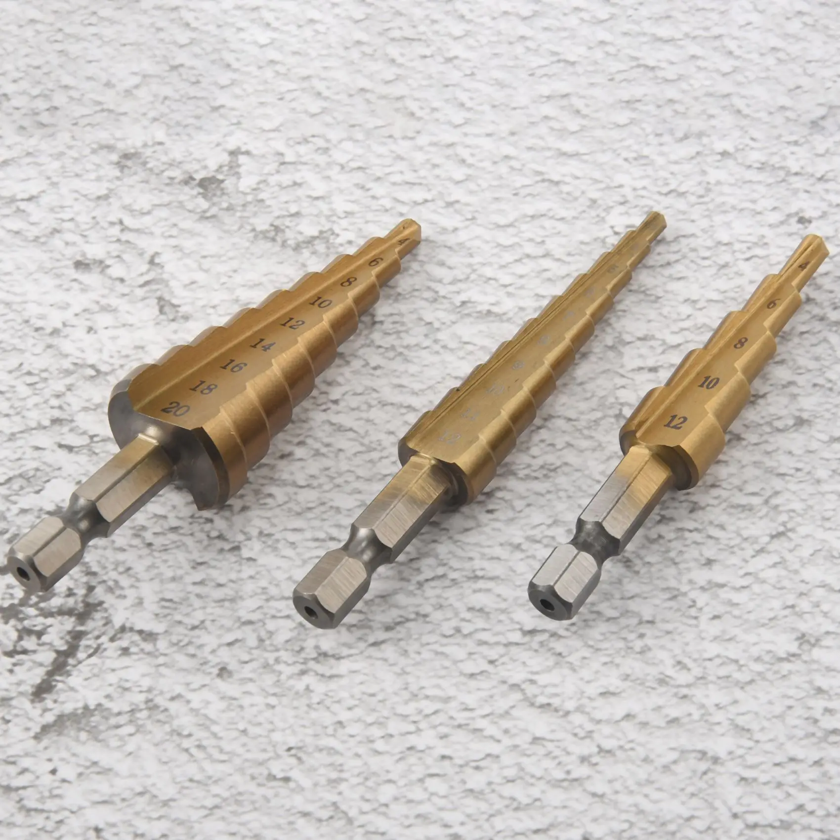 

BHBD-3Pc Hss Step Cone Taper Drill Bit Set Metal Hole Cutter Metric 3-12 4-12 4-20Mm 1/4 Inch Titanium Coated Metal Hex Taper