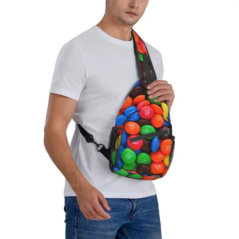 Sac à dos à bandoulière pour hommes, sac à bandoulière mignon, sac à dos cool initié pour voyager, bonbons au chocolat