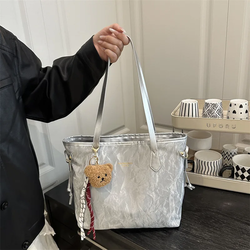 

Новая женская сумка-тоут 2025 года — большая вместимость, повседневная для работы и студентов, стильная сумка через плечо для пригородных поездок