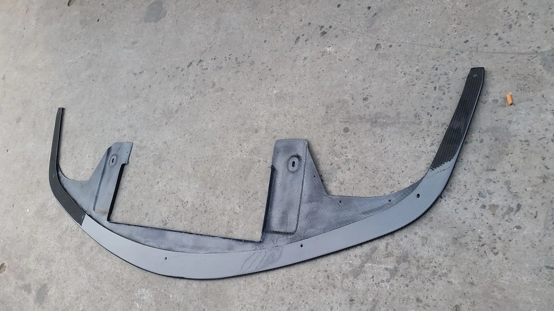 

Suitable for factory direct sales of Mercedes-Benz CL65 carbon fiber, full carbon fiber, front lip, front small surround