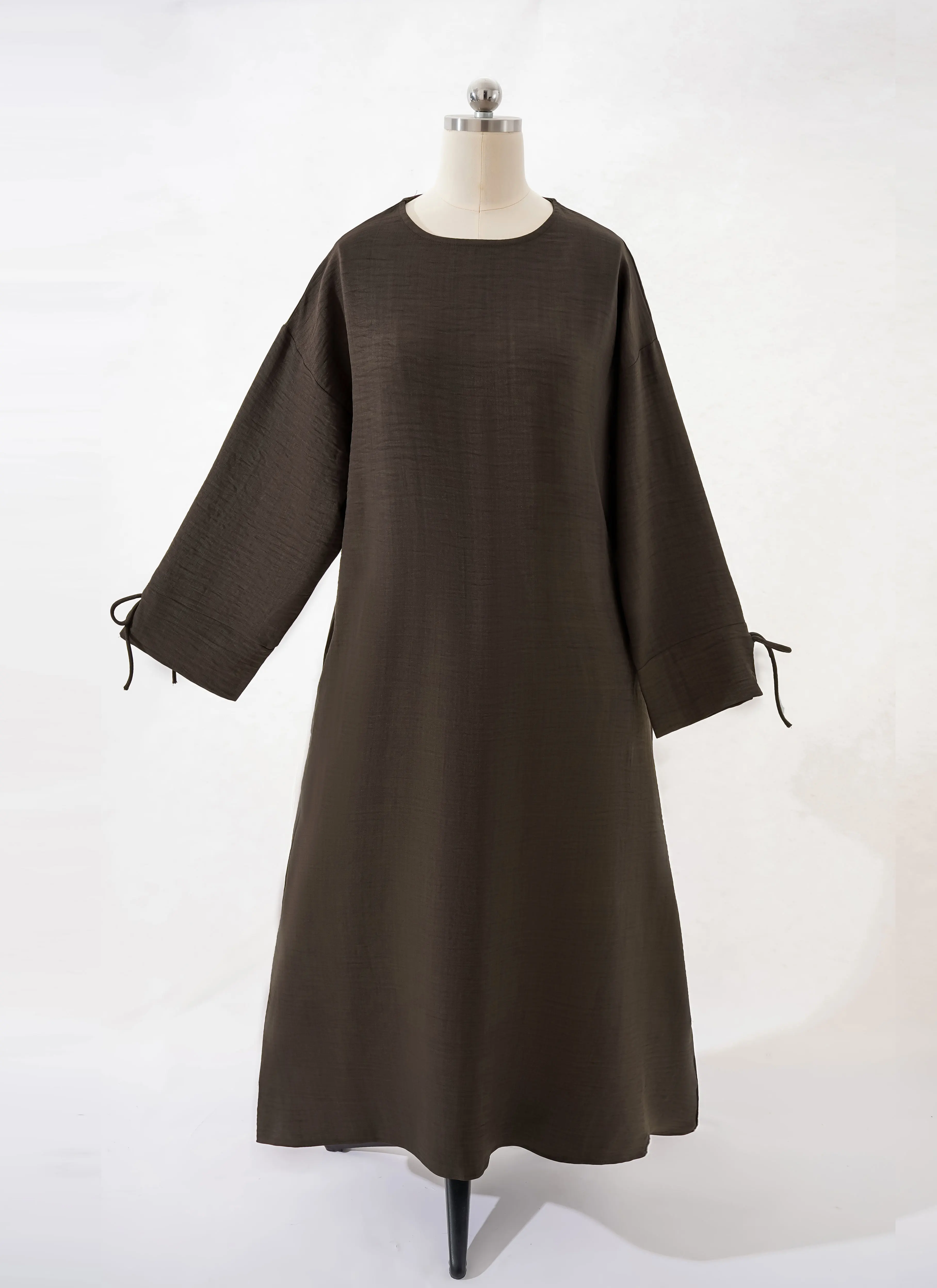 2025 ใหม่ขายร้อนผู้หญิงมุสลิมสีน้ําตาลเข้ม Abaya อิสลามเหมาะสําหรับแฟชั่นเจียมเนื้อเจียมตัวในตะวันออกกลางเช่น UAE และซาอุดีอาระเบีย