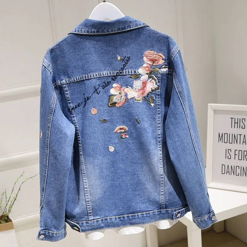Retro blue denim jacket female autumn new Korean embroidery loose slim fashion Joker embroidered casual jacket top.