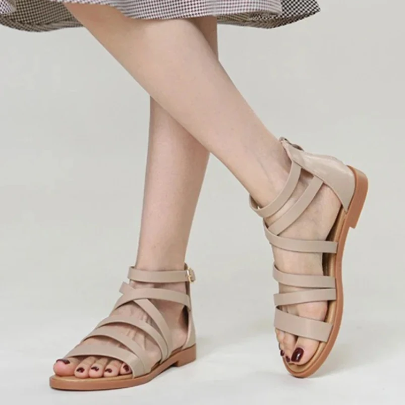 

Лето 2023, новые римские сандалии на плоской подошве, с круглым носком и молнией сзади, на каблуке, повседневные модные удобные универсальные сандалии с тонким ремешком
